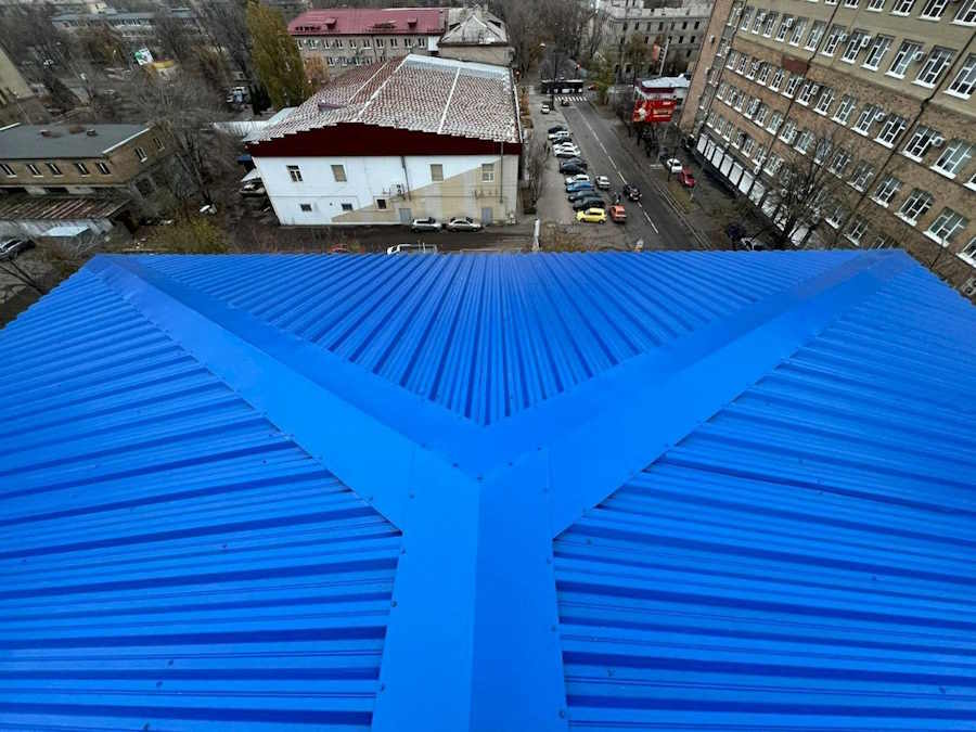Монтаж кровли из профнастила под ключ